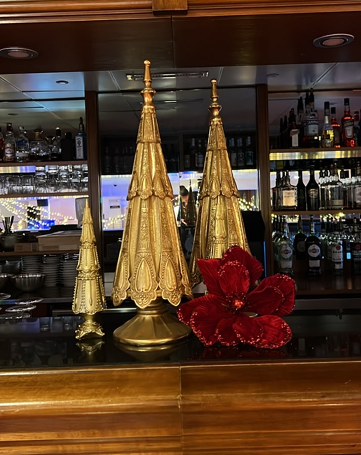 Sapin cone vintage ornements dorés location decoration noel soiree de fin d'année pays de gex 01 geneve